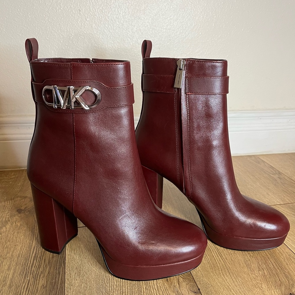 MICHAEL MICHAEL KORS Parker Leather Platform Boot- W8.5